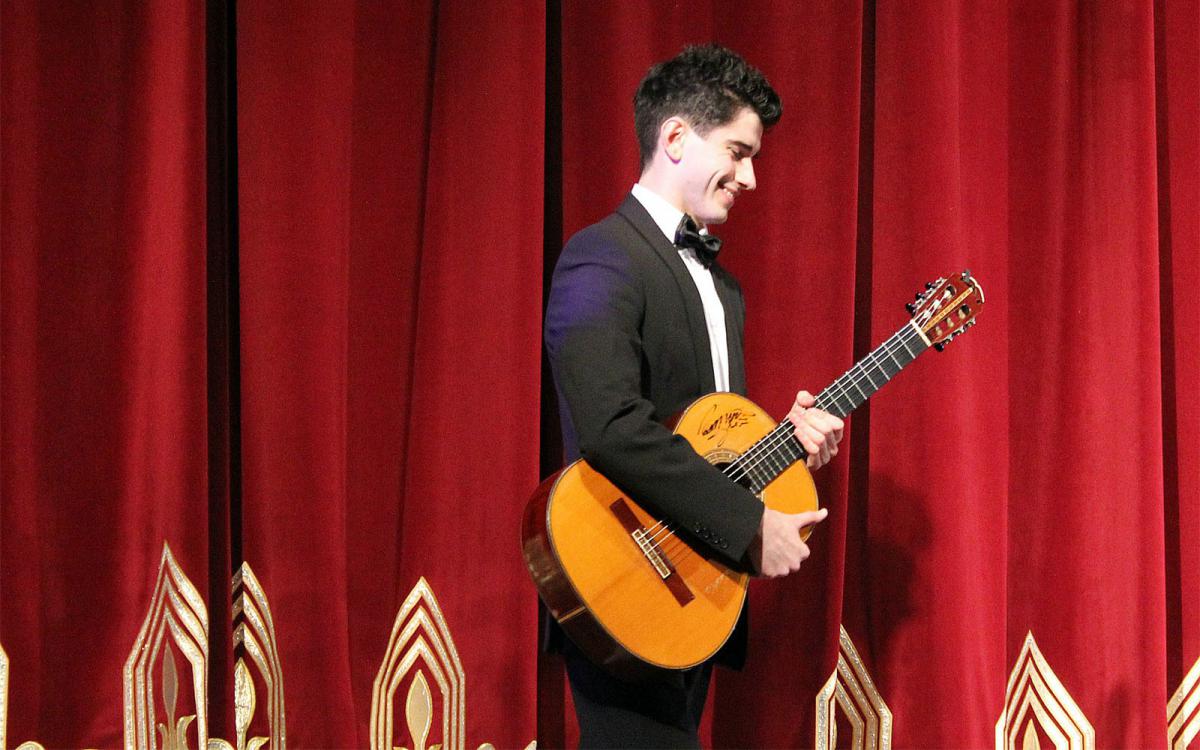 Белорусский гитарист продолжает организовывать музыкальные вечера
