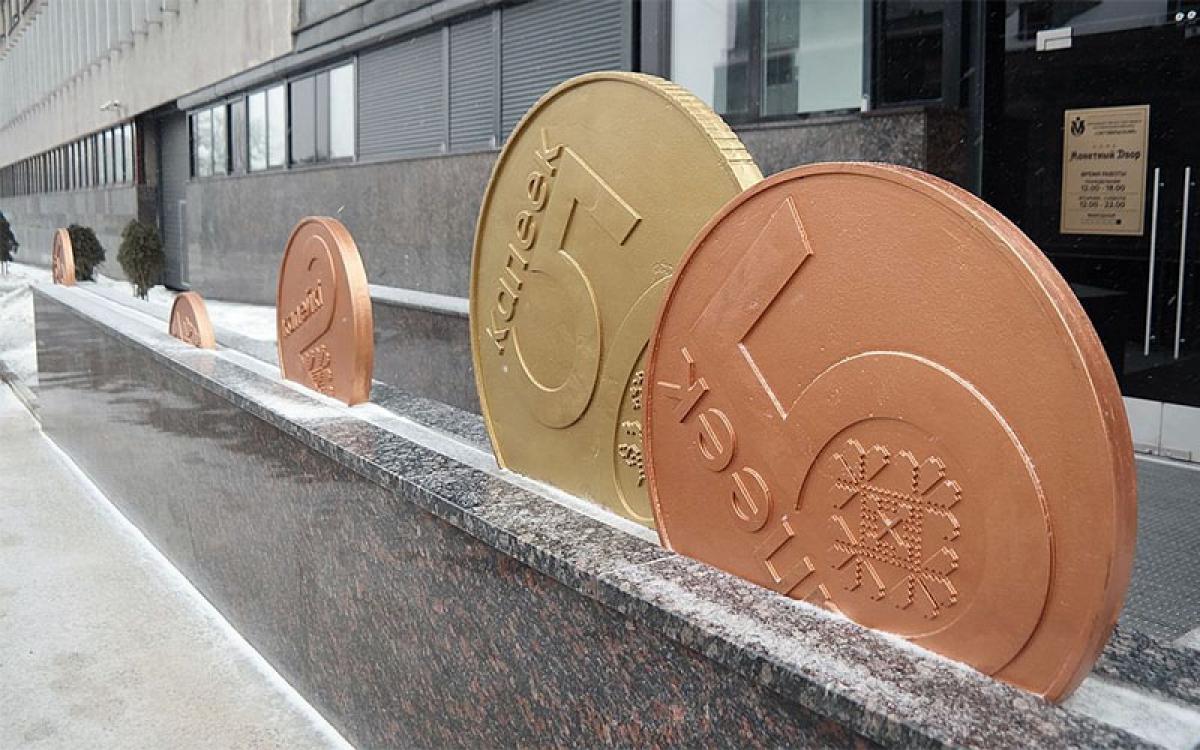 Инсталляция из белорусских монет